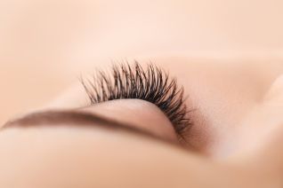 Définissez vos cils et sourcils Définissez vos cils et sourcils